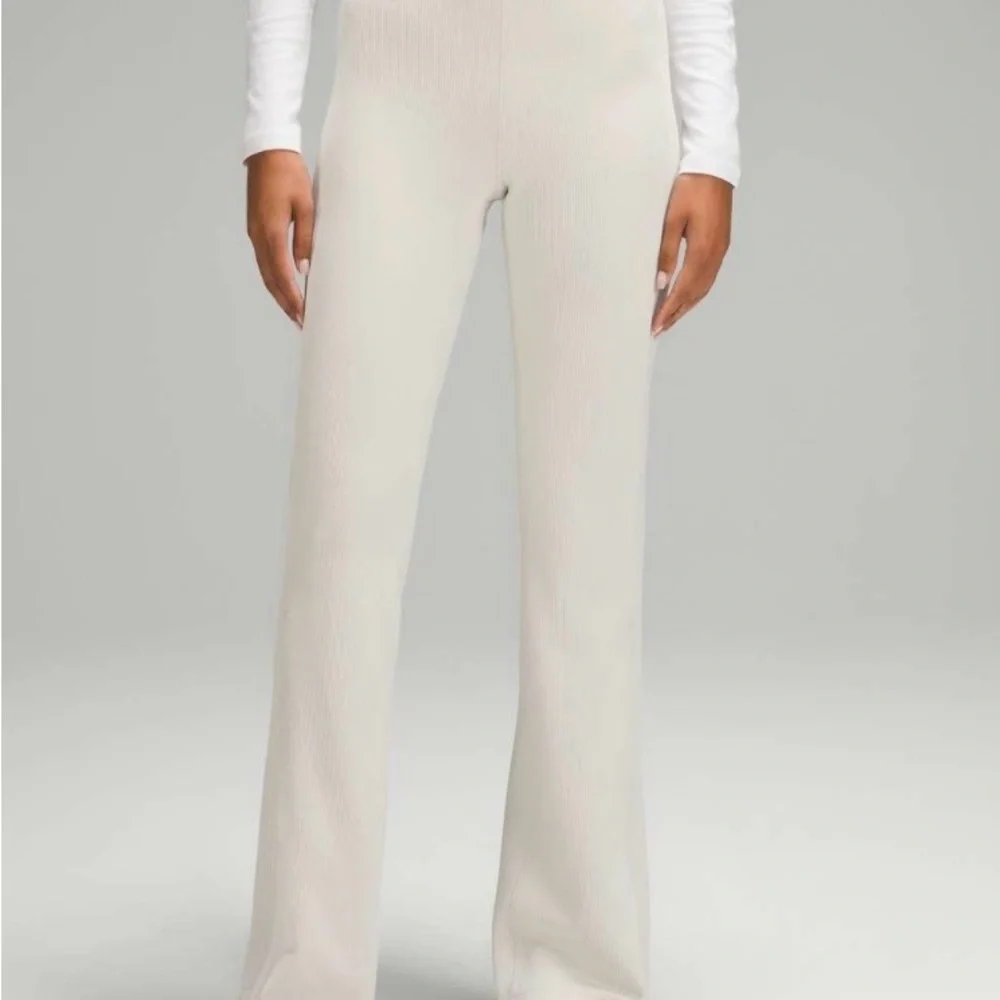 Lululemon Brushed Softstreme Ribbed Zip Flared Pant 32.5" in Bone - size 6 - Picture 1 of 10